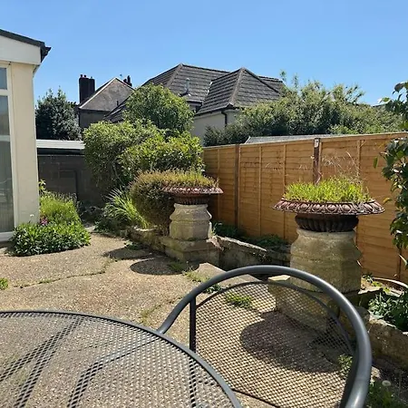 Spacious, Modern 3 Bedroom Apartment With Parking-2